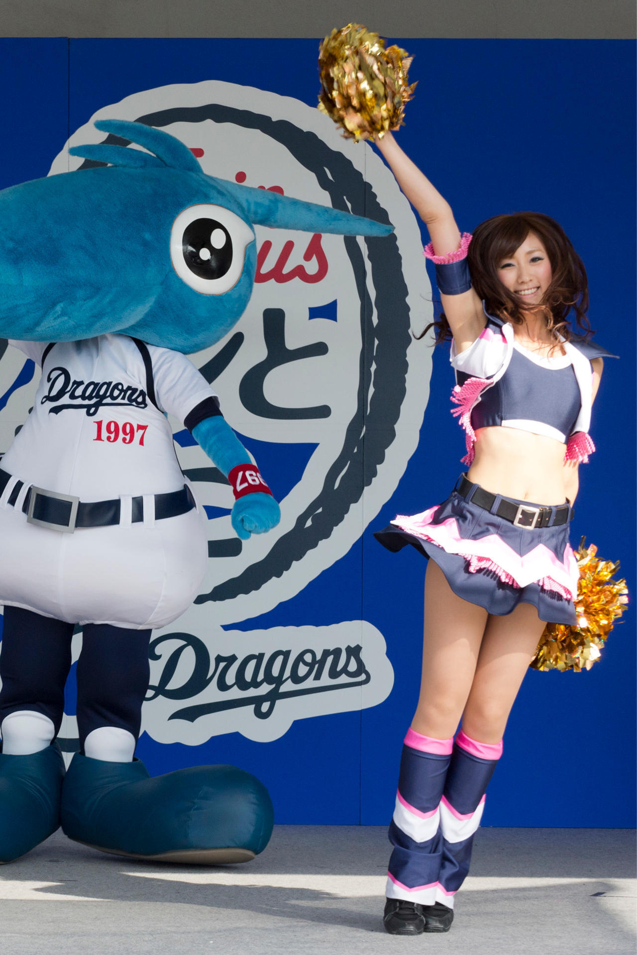 2013 BBM チアリーダー華 杉浦りほ 直筆サインカード ＋ ホロ